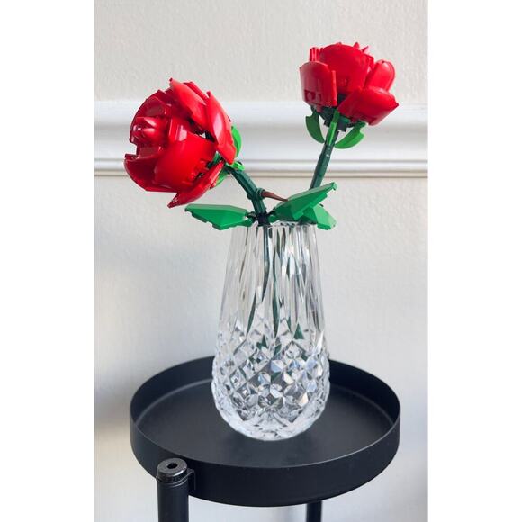 LEGO Red Roses Set - 2 Flower Buildable Display - 40460 - Picture 2 of 6